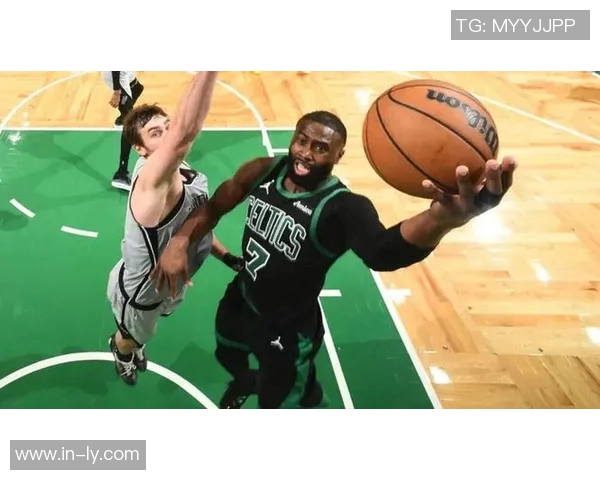 杰伦布朗直言强队比赛遭偏哨判罚不公引发热议